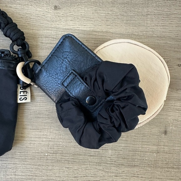 BEIS THE SPORT WRISTLET SET IN BLACK this is sold sorry I cannot remove it - Picture 3 of 6